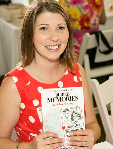 bi hang xom bat coc cuong buc suot 17 ngay trong nguc toi nhung do van chua phai la toan bo bi kich cua be gai 9 tuoi