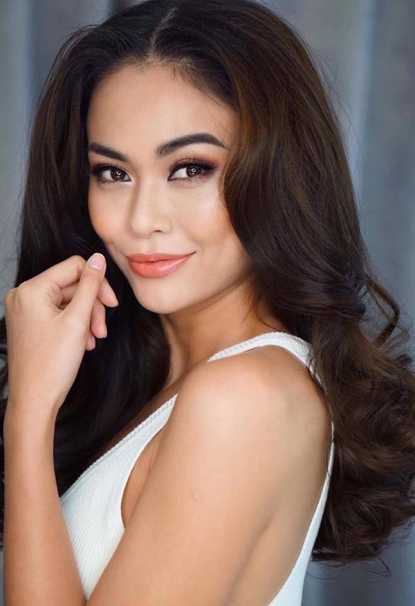 mau thuy bat ngo khoa facebook truoc chung ket hoa hau hoan vu viet nam