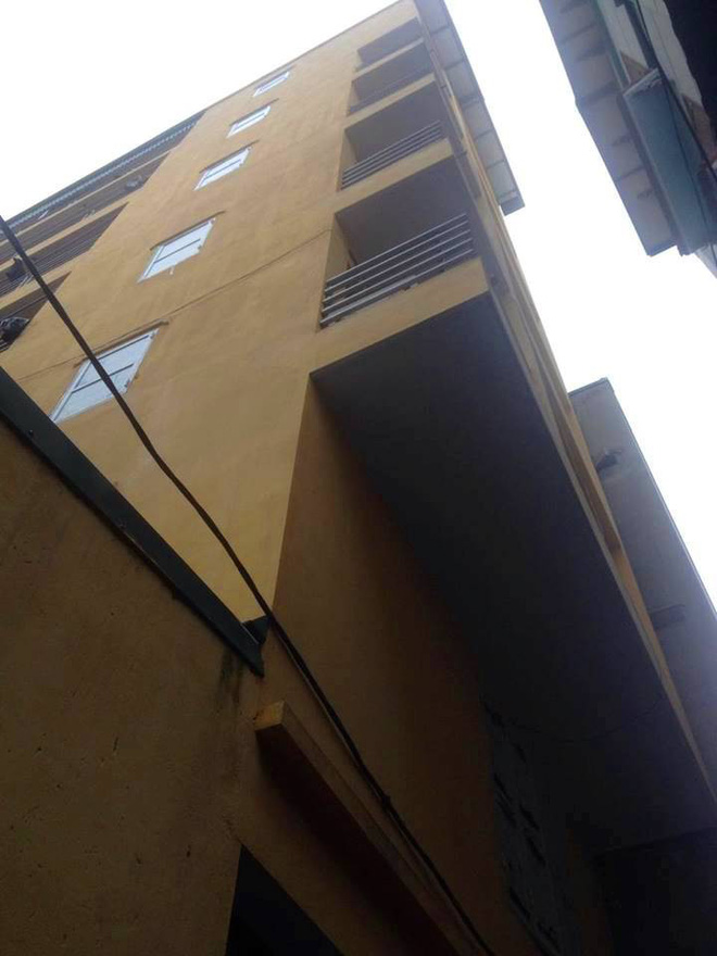 nguoi than dau don ngat lim khi den nhan thi the nam thanh nien treo co tu tu trong phong tro ban gai o ha noi