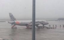 jetstar lai lon ghe may bay van rach buom