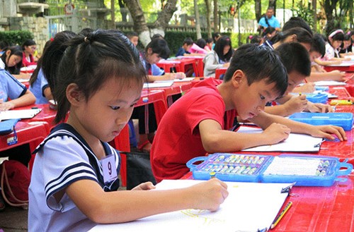 45 nam quan he ngoai giao viet nam singapore hon 100 tre em thi ve tranh ky niem