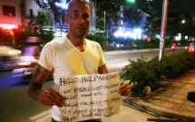 clip boc phot nguoi dan ong gia tan tat de xin tien gay phan no