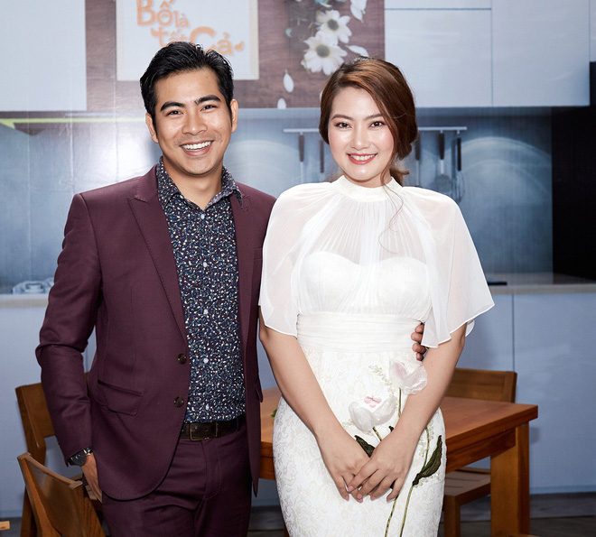 vo chong ngoc lan gay chu y voi hinh anh nhi nho truoc dam dong