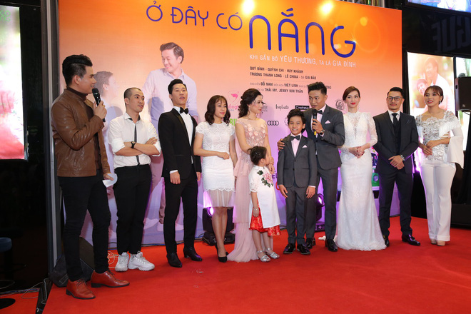 van trang om chat cung quy binh tren tham do