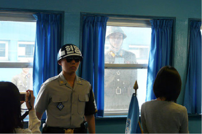 chuyen la o ban mon diem rem tu he linh hq nam tay nhau va lenh cam quan jean rach