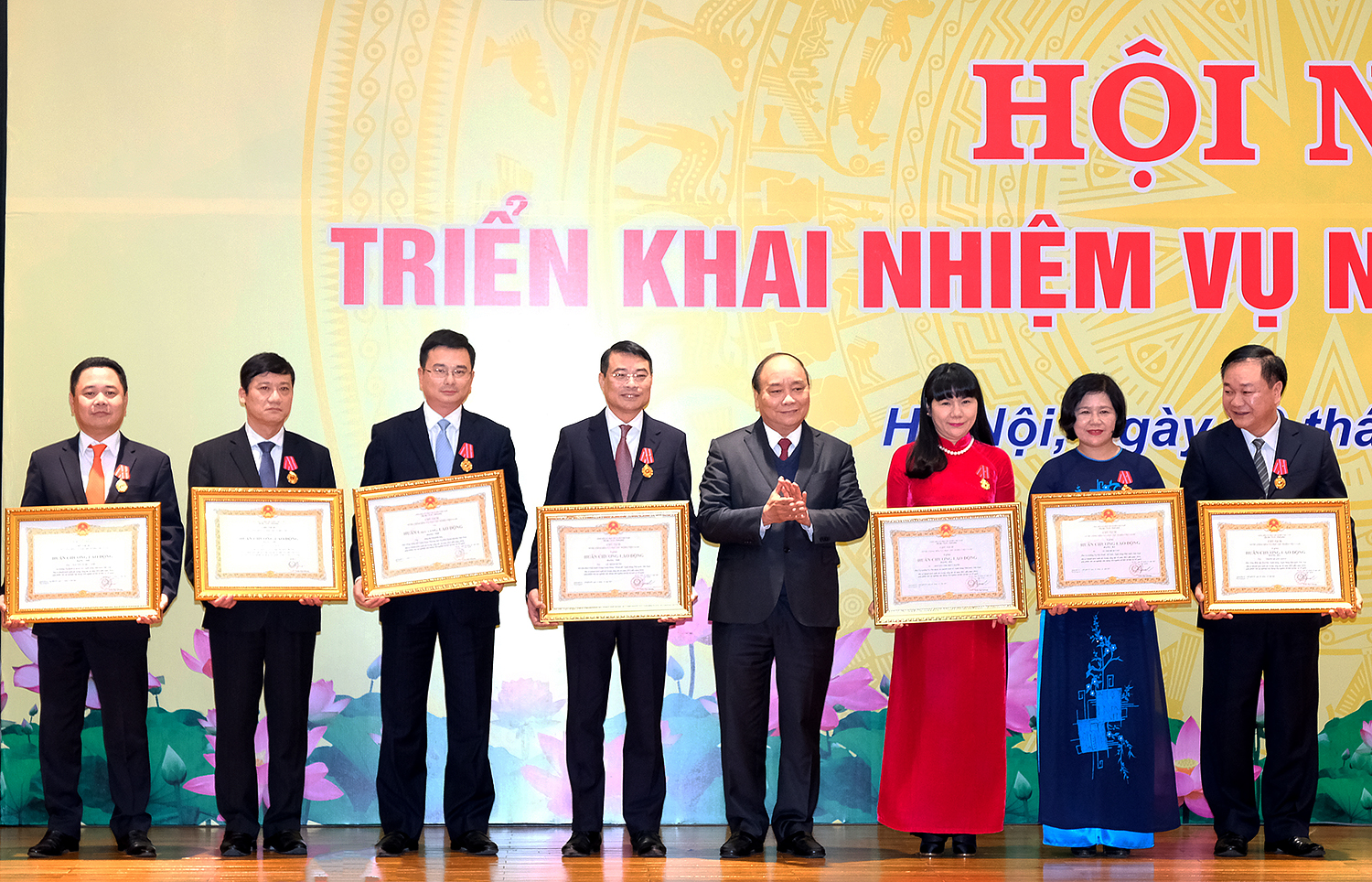 thu tuong yeu cau nganh ngan hang tien phong thuc hien phuong cham 10 chu