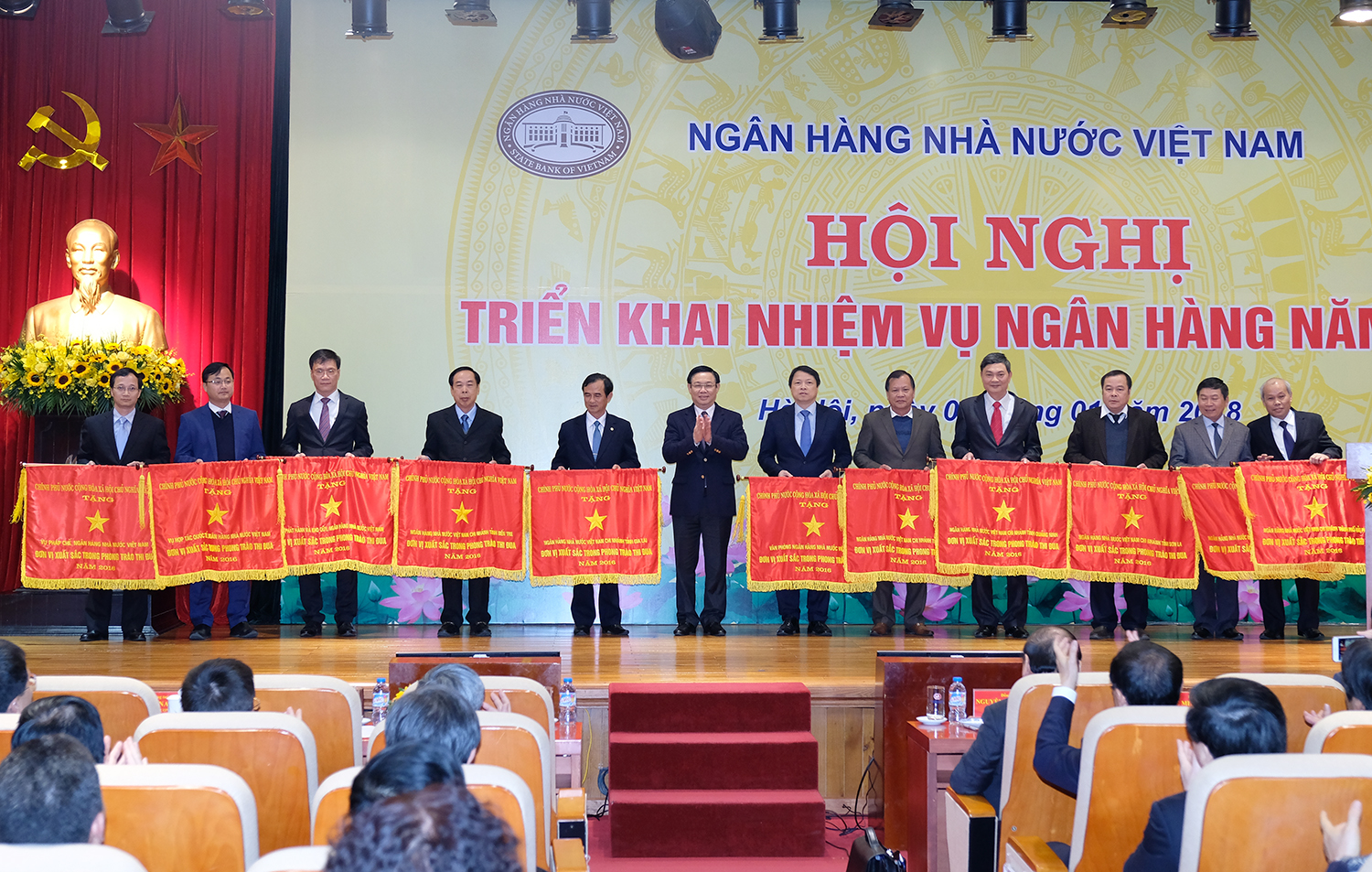 thu tuong yeu cau nganh ngan hang tien phong thuc hien phuong cham 10 chu