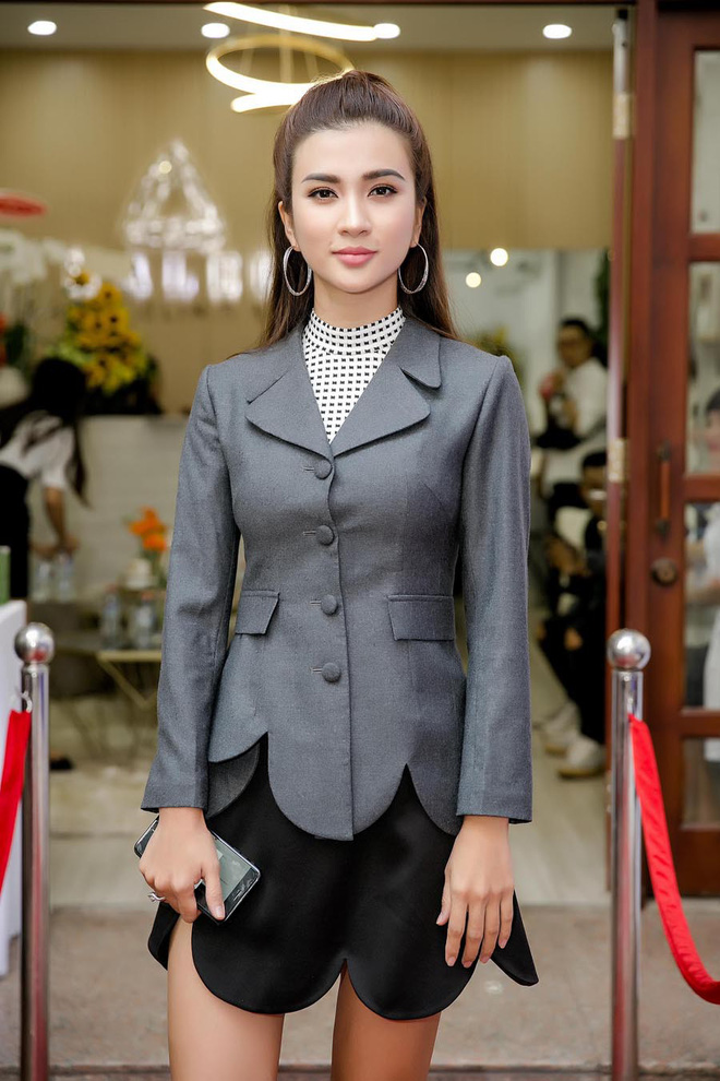 chong cu am tham gui hoa den chuc mung diep bao ngoc