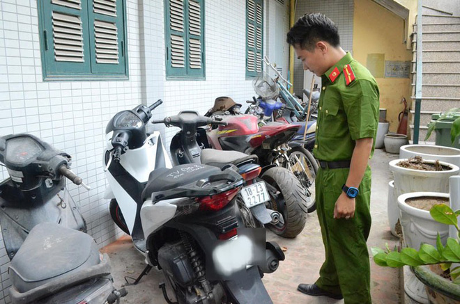 cho nguoi yeu di choi nam thanh nien vo lam roi giay to de nho ban gai xuong nhat roi phong luon xe di ban lay tien