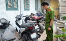 cho nguoi yeu di choi nam thanh nien vo lam roi giay to de nho ban gai xuong nhat roi phong luon xe di ban lay tien