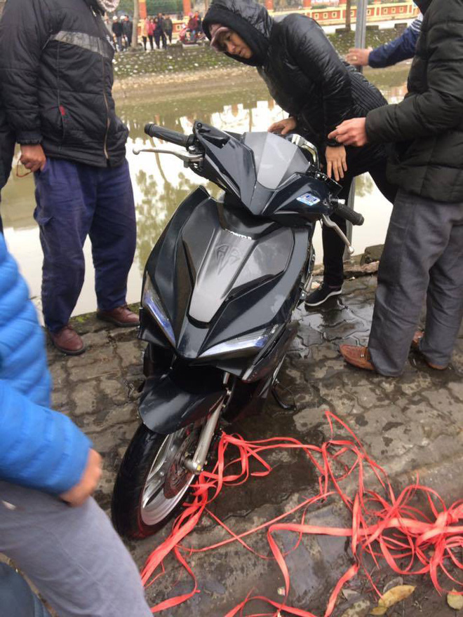 thi the nam thanh nien 9x mat tich sau khi an co dam cuoi duoc tim thay duoi mot con song