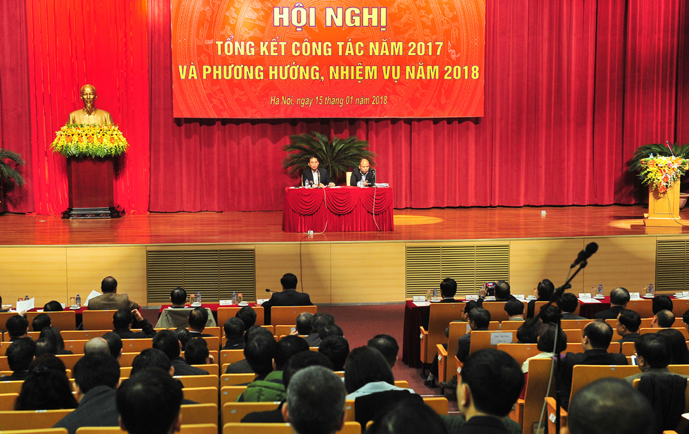 ngoai giao tiep tuc duy tri moi truong hoa binh nang cao the va luc dat nuoc