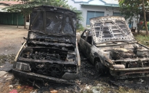 tp hcm mot nguoi dot rac hai chiec o to bi thieu rui vi lua chay lan