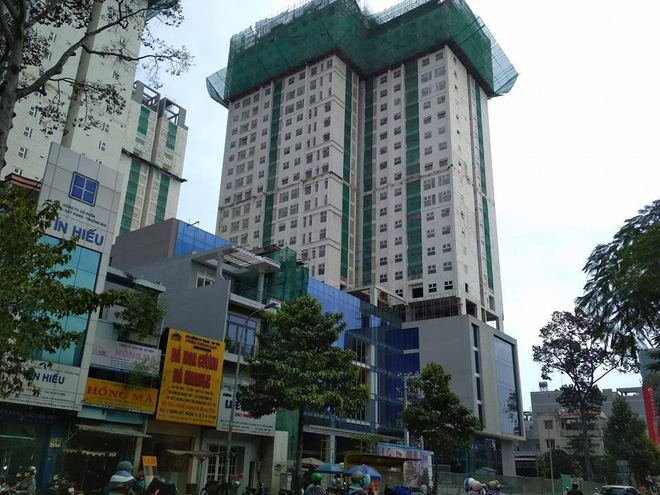 vu nam thanh nien bi thanh sat tu cong trinh xay dung roi trung dau nan nhan da tu vong