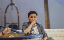 quy binh buon ba ke chuyen bi dan chi ran de dong nghiep choi xau khi di hat