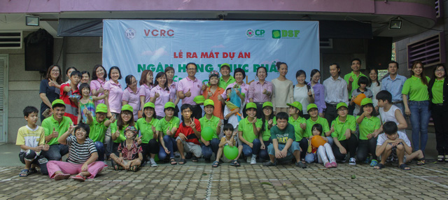 ra mat ngan hang thuc pham cho nguoi ngheo