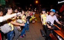 dan bo me anh chi nuoi ngoai quoc toan dai gia cua ly nha ky