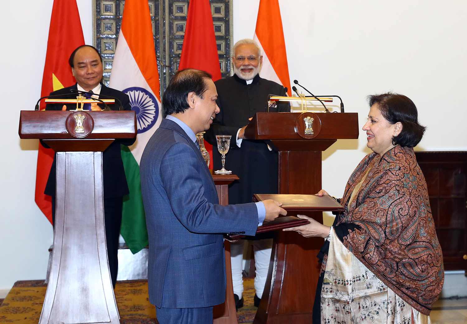 thu tuong nguyen xuan phuc hoi dam voi thu tuong an do narendra modi