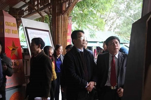 quang binh trien lam ban do va trung bay tu lieu ve hoang sa truong sa