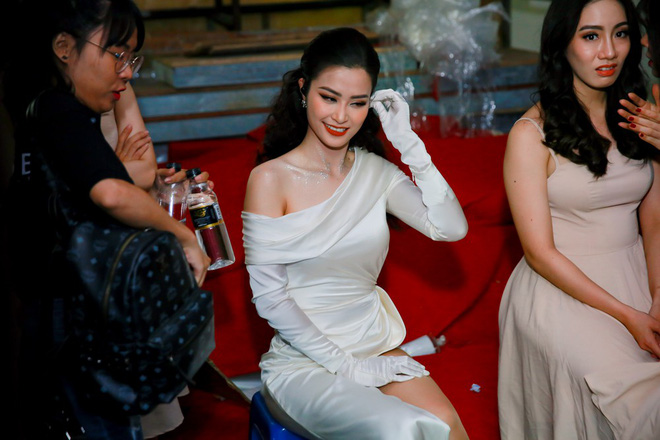 do my linh goi cam tu tin do lung tran quyen ru voi hhen nie