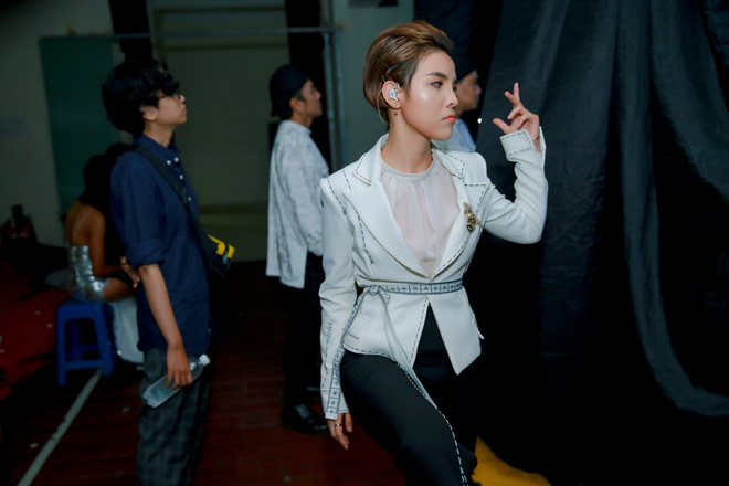 do my linh goi cam tu tin do lung tran quyen ru voi hhen nie