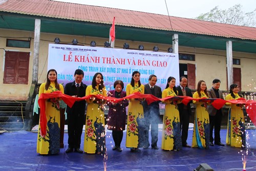quang binh ban giao 37 ngoi nha cho 37 ho ngheo dong bao dan toc thieu so