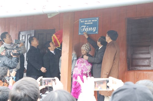 quang binh ban giao 37 ngoi nha cho 37 ho ngheo dong bao dan toc thieu so