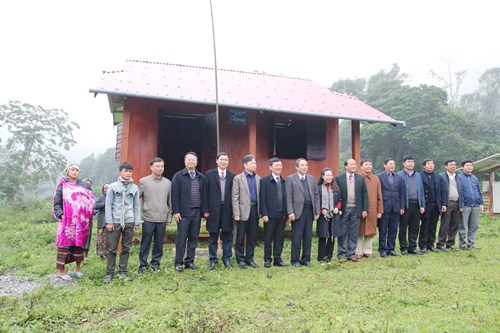 quang binh ban giao 37 ngoi nha cho 37 ho ngheo dong bao dan toc thieu so