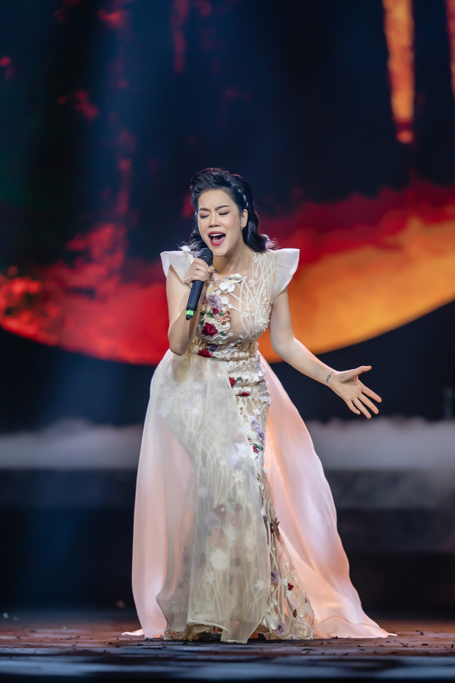 ca si thu phuong dinh hien anh lien tuc bat khoc khi chia se ve co nhac si an thuyen