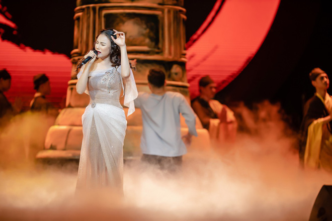 ca si thu phuong dinh hien anh lien tuc bat khoc khi chia se ve co nhac si an thuyen
