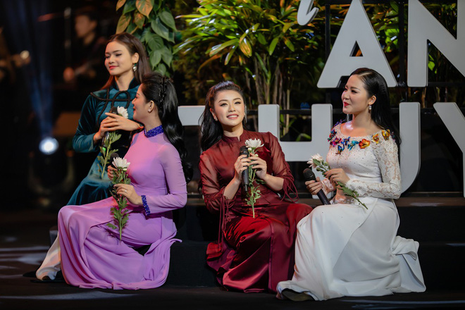 ca si thu phuong dinh hien anh lien tuc bat khoc khi chia se ve co nhac si an thuyen