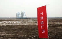 video xe ban tai chong dan tesla cybertruck chay bang dien keo ford f150 trong 1 not nhac