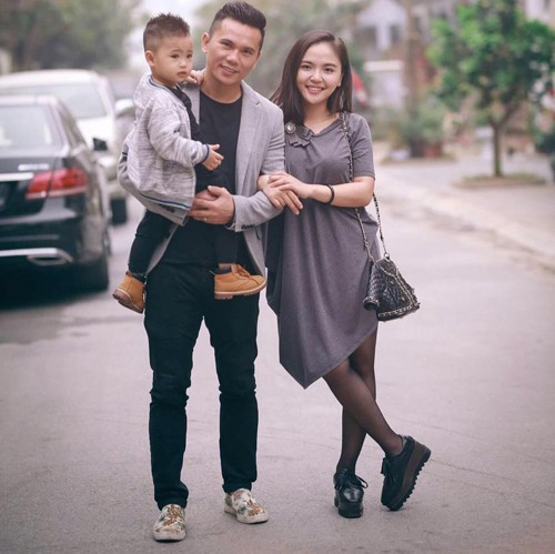 tu dua buc xuc len tieng vu anh cuoi voi vo dau bi vut o goc cay