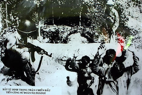 toi ac man ro cua linh pol pot voi quan tinh nguyen viet nam tra thu ca nguoi da chet