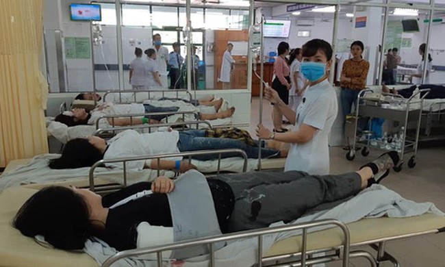 hieu truong truong cao dang co 22 sinh vien rot xuong deo hai van chung toi dau don dua thi the em thao ve que