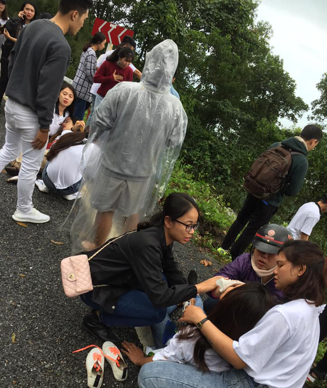 hieu truong truong cao dang co 22 sinh vien rot xuong deo hai van chung toi dau don dua thi the em thao ve que