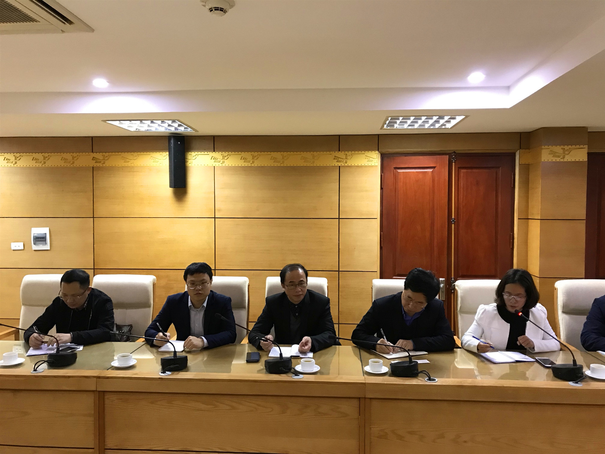 lanh dao hoi huu nghi viet trung tiep doan hoc gia trung quoc