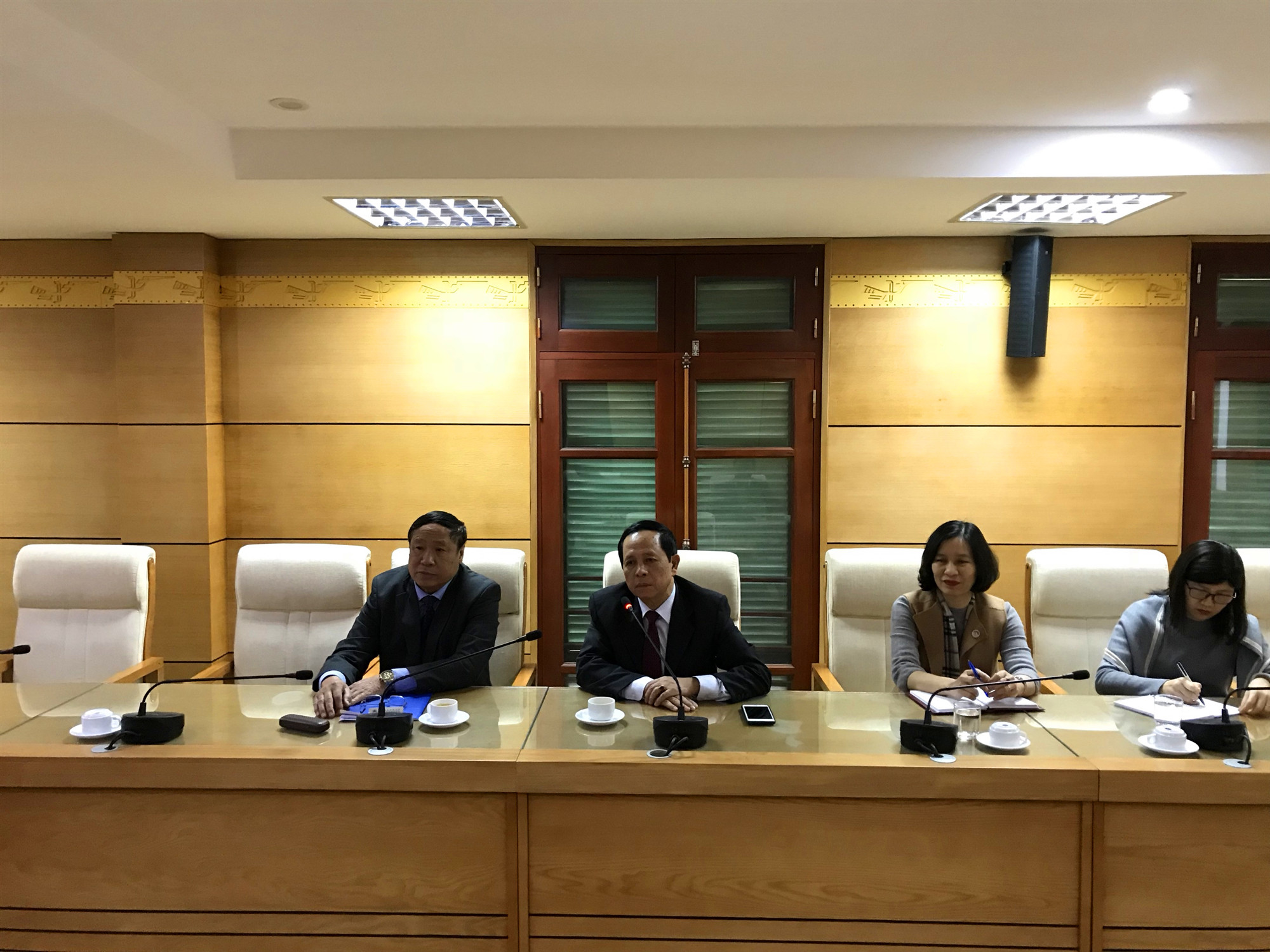 lanh dao hoi huu nghi viet trung tiep doan hoc gia trung quoc