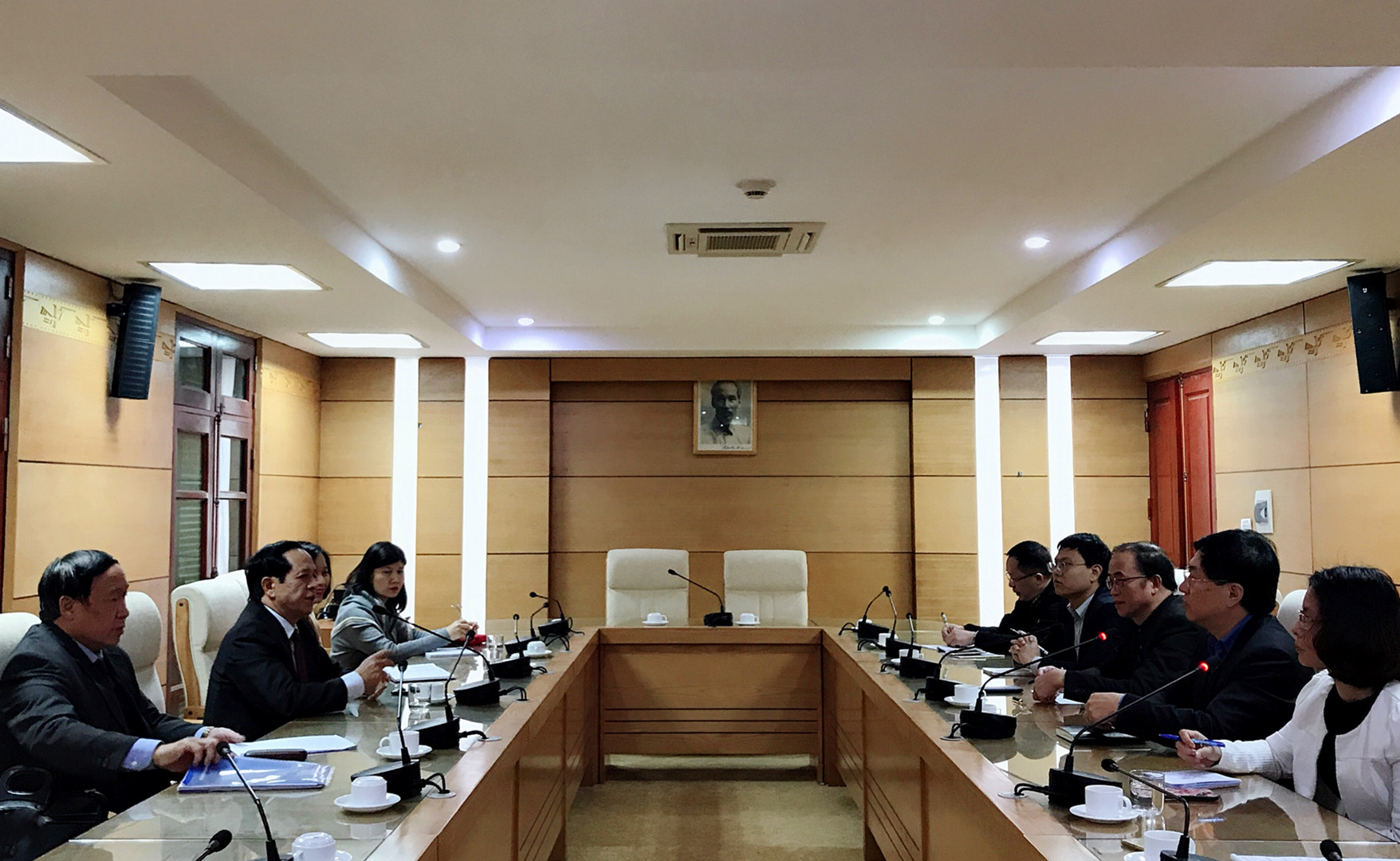 lanh dao hoi huu nghi viet trung tiep doan hoc gia trung quoc