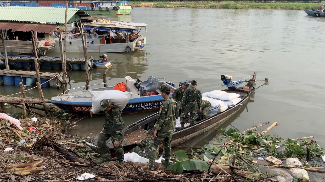 don bien phong cua khau long binh thu giu 15 tan duong nhap lau