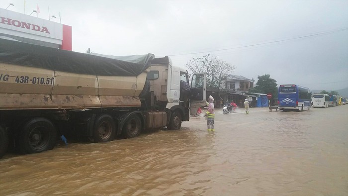 adra ho tro hon 2 ty dong giup phuc hoi ke sinh nhai sau bao damrey tai thua thien hue