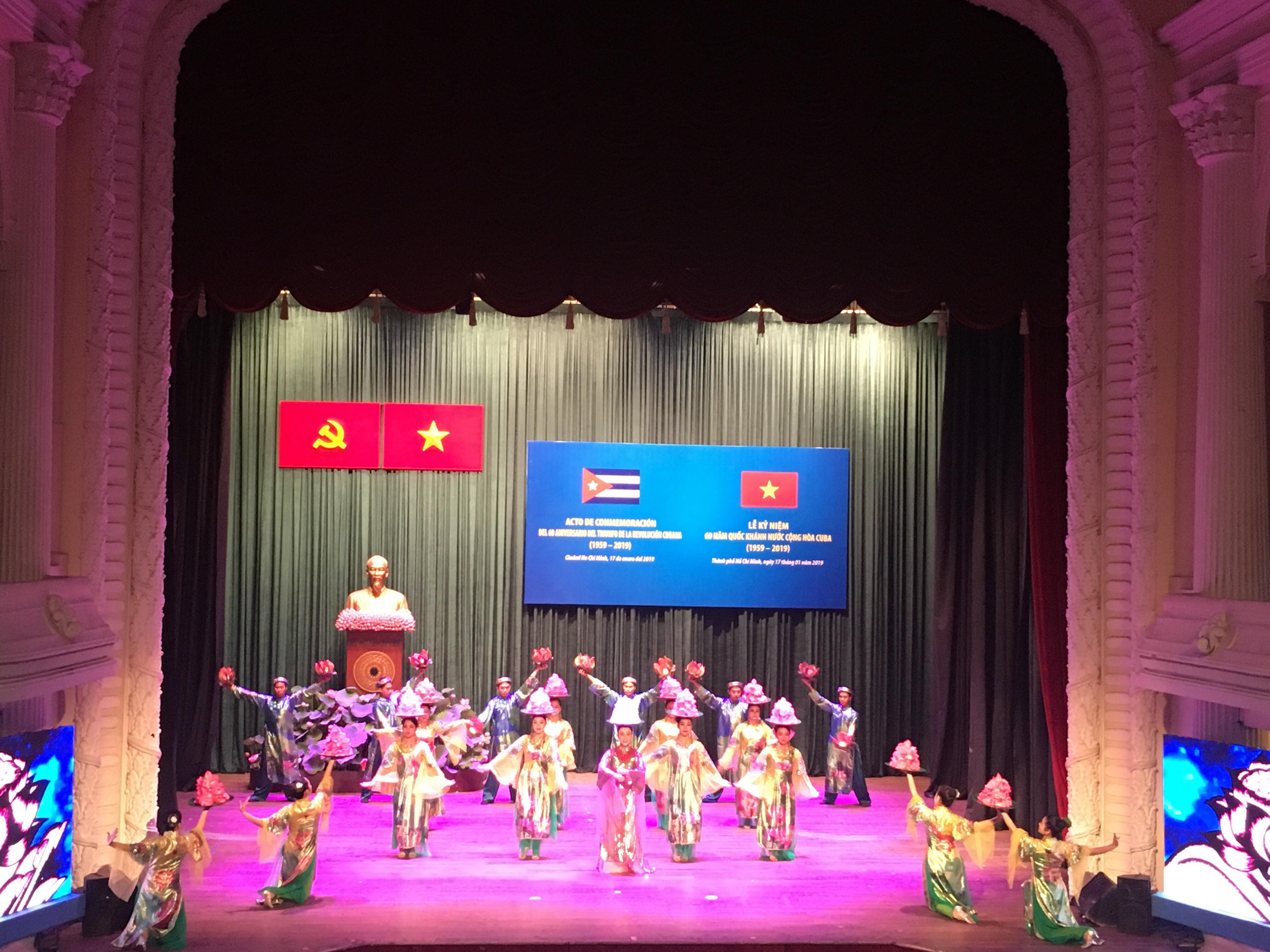 60 nam quoc khanh nuoc cong hoa cuba moi quan he thuy chung son sac voi viet nam