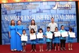 cau be 8 tuoi gac giac mo hoc tieng anh vi nha qua xa