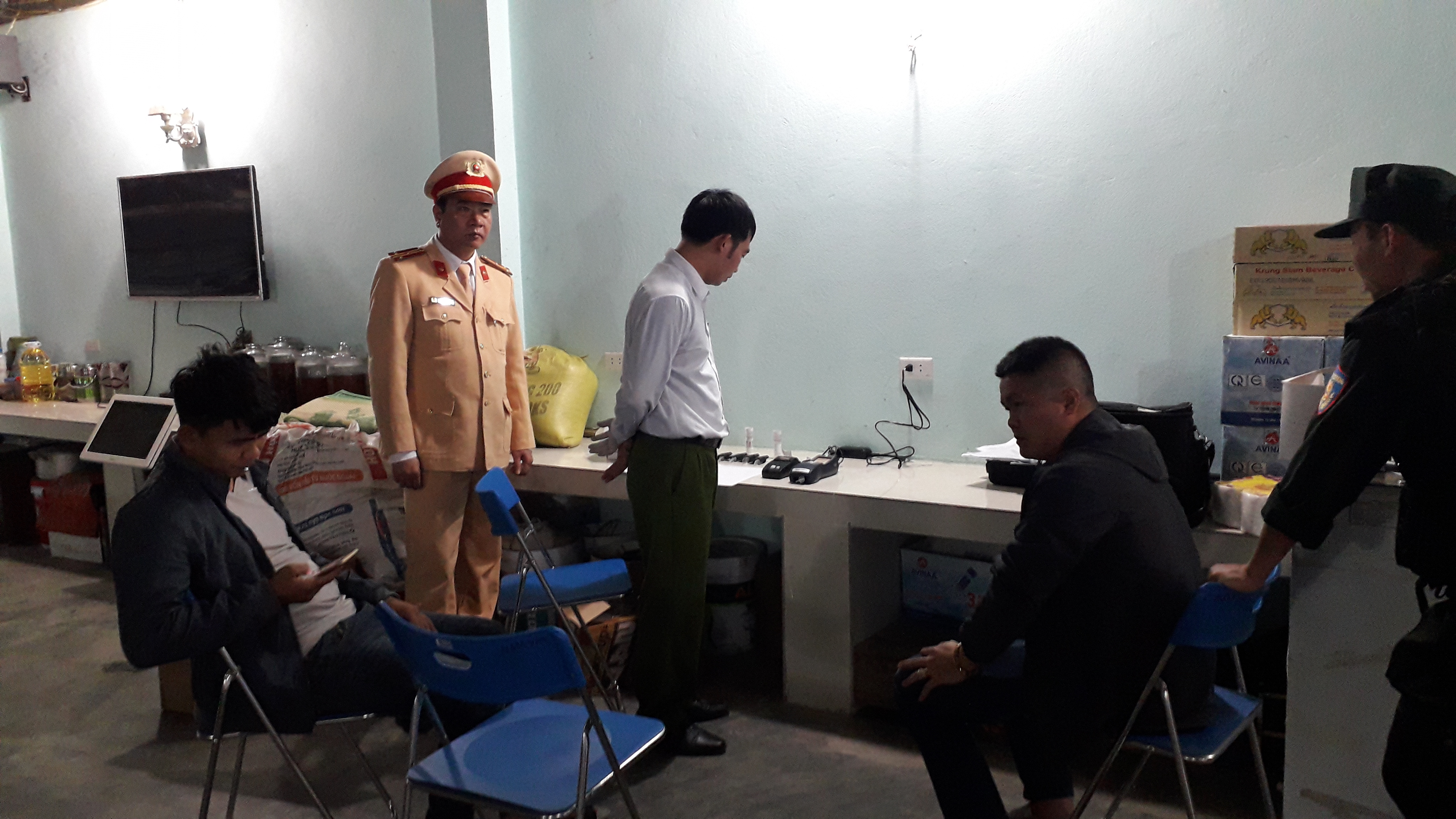 dien bien phat hien 3 lai xe khach duong dai duong tinh voi ma tuy