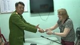 sinh vien khanh hoa hao hung nghe nu quan nhan canada ke chuyen