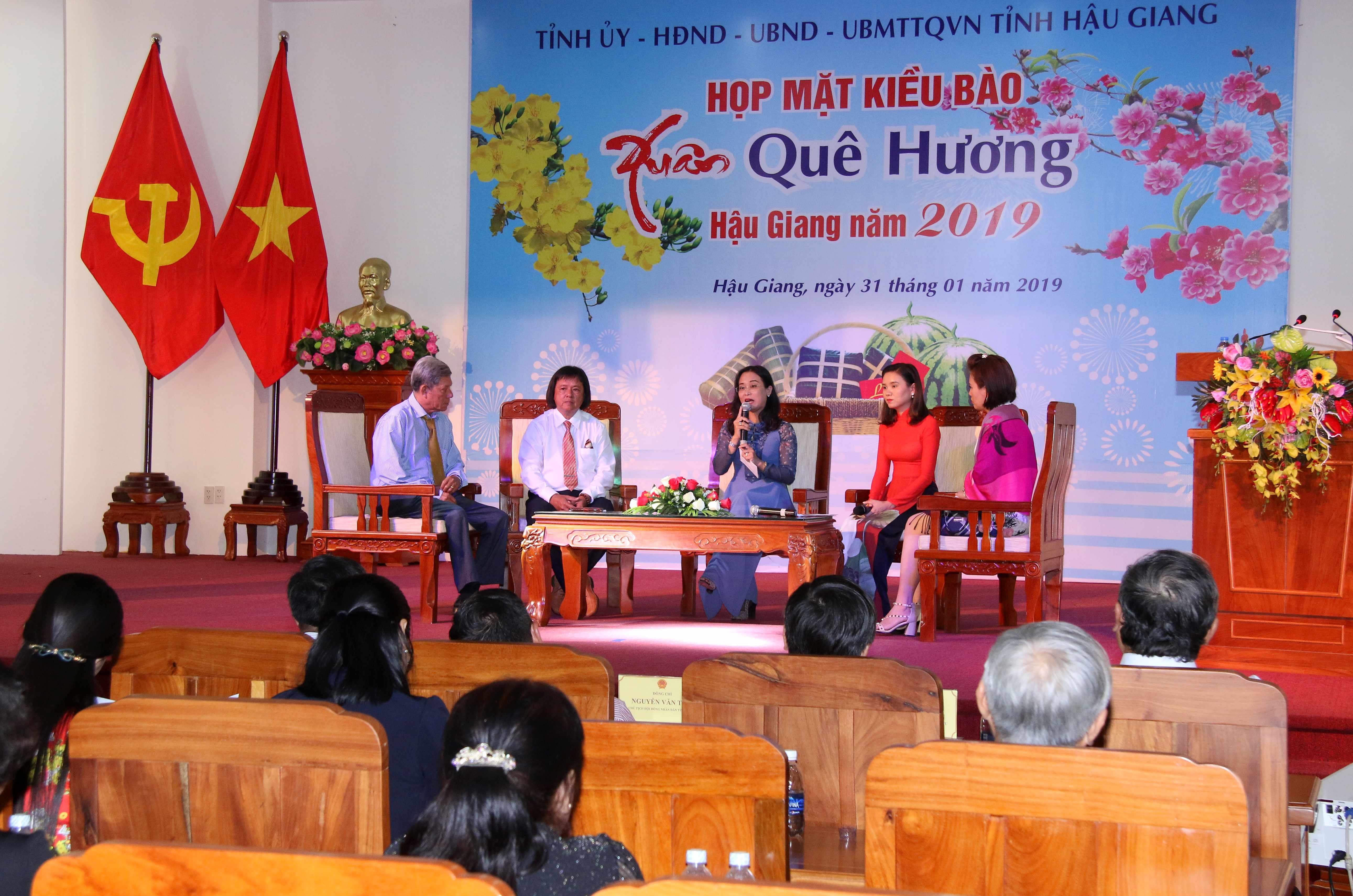 lanh dao tinh hau giang gap go kieu bao nhan dip xuan ky hoi 2019