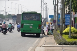 tiep tuc chan chinh tinh trang xe du ben coc sau tet