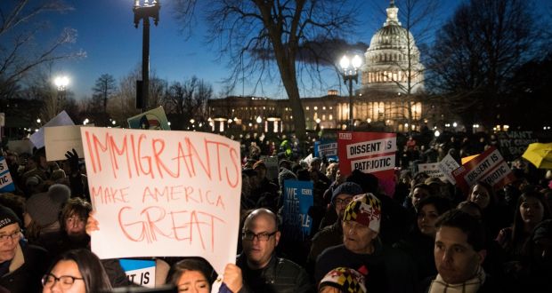 cuoi tuan song gio thu 2 sau lenh cam nhap cu nha trang rut ve the phong ngu