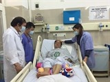 bv bach mai cuu song nam thanh nien bi ngung tim dot ngot