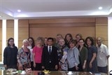 huan chuong huu nghi vinh danh nguoi phu nu my hon 20 nam trong cay hoa binh